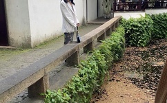 女网红洗澡忘关播不慎走光